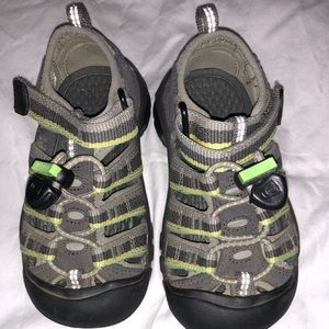*SOLD* Keen kids sandals